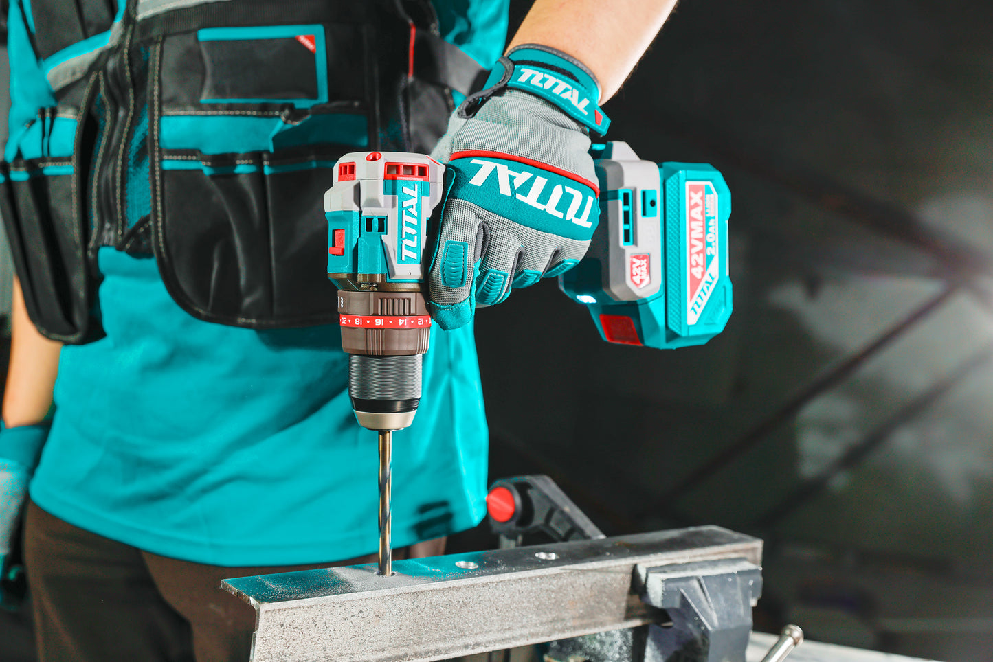 Industrial Brushless Cordless High-Torque Combi-Drill Kit 69Nm - P42M 2.0Ah
